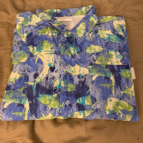 Columbia Fish Pattern Button down Size L - Picture 2 of 4